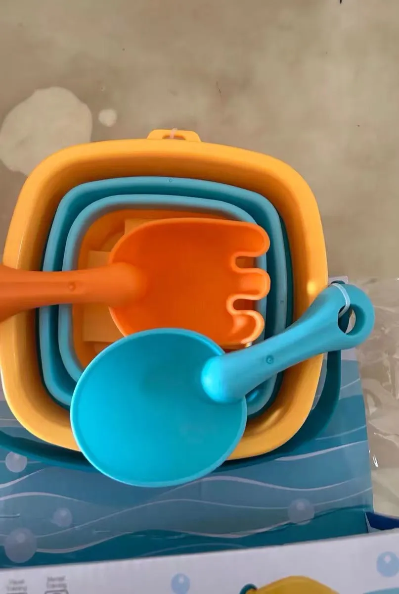 HUAYULEGOU Beach toys, foldable bucket, equipped with a sand shovel, suitable for children's beach toys